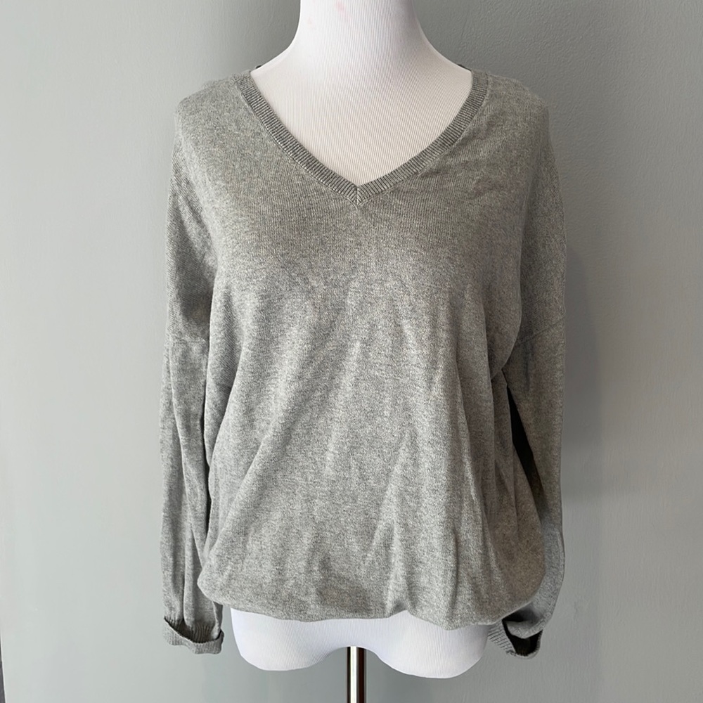 Banana Republic light grey v neck sweater